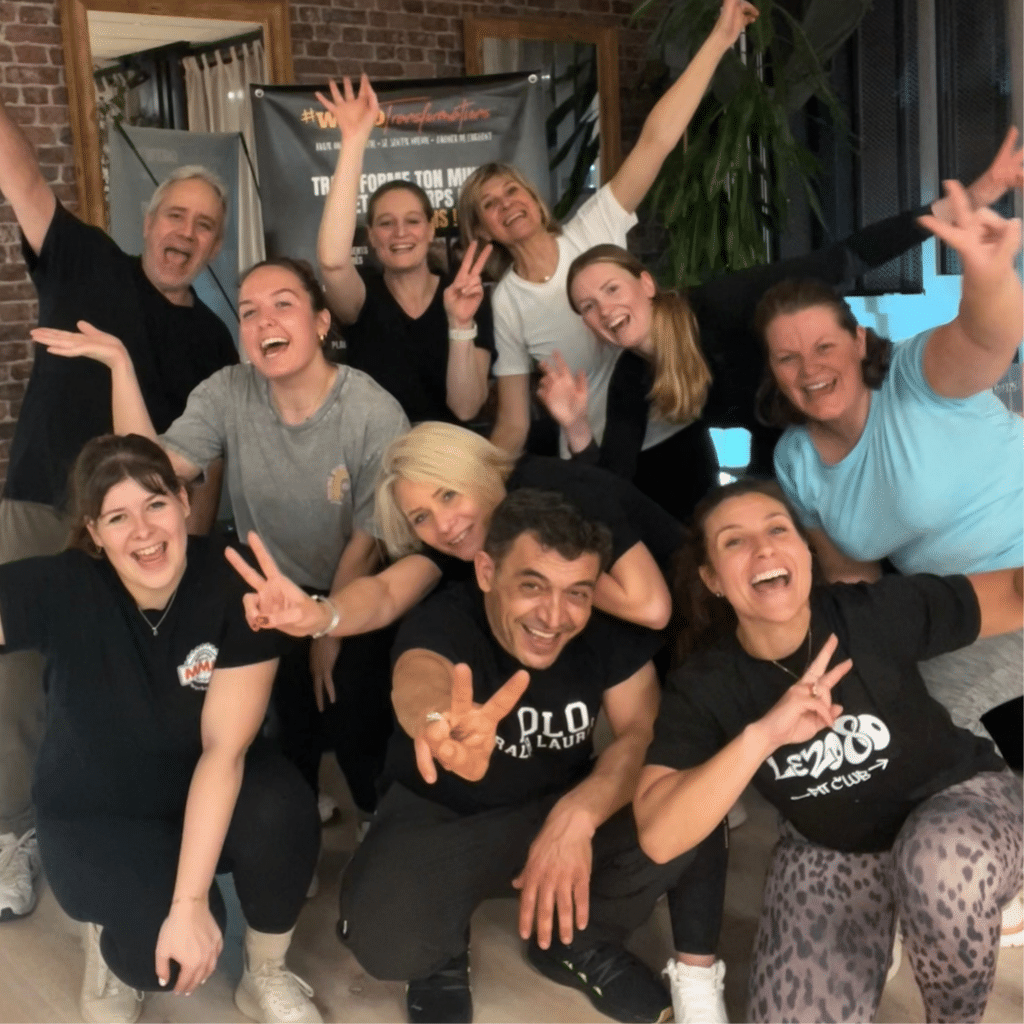 Groupe de participants heureux après une séance collective au Fit Club Le 20/80 à Sallanches en Haute-Savoie.
