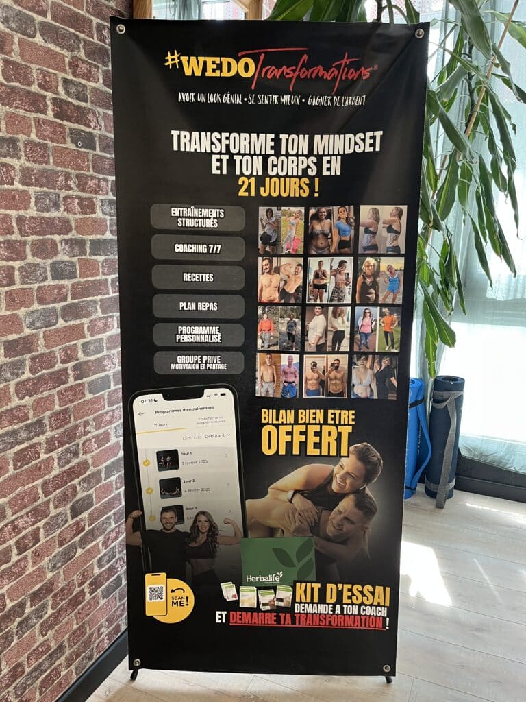 Kakémono du programme #WEDOTransformations affiché au 20/80 Fit Club de Sallanches — défi transformation corps et mindset en 21 jours avec coaching, plan repas et suivi personnalisé