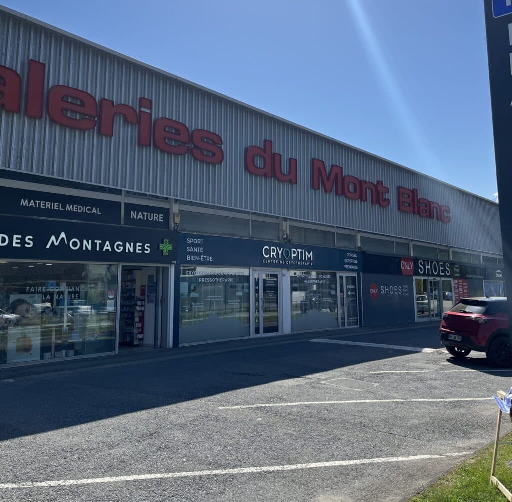 Façade du 20/80 Fit Club situé dans la galerie commerciale du Mont-Blanc à Sallanches